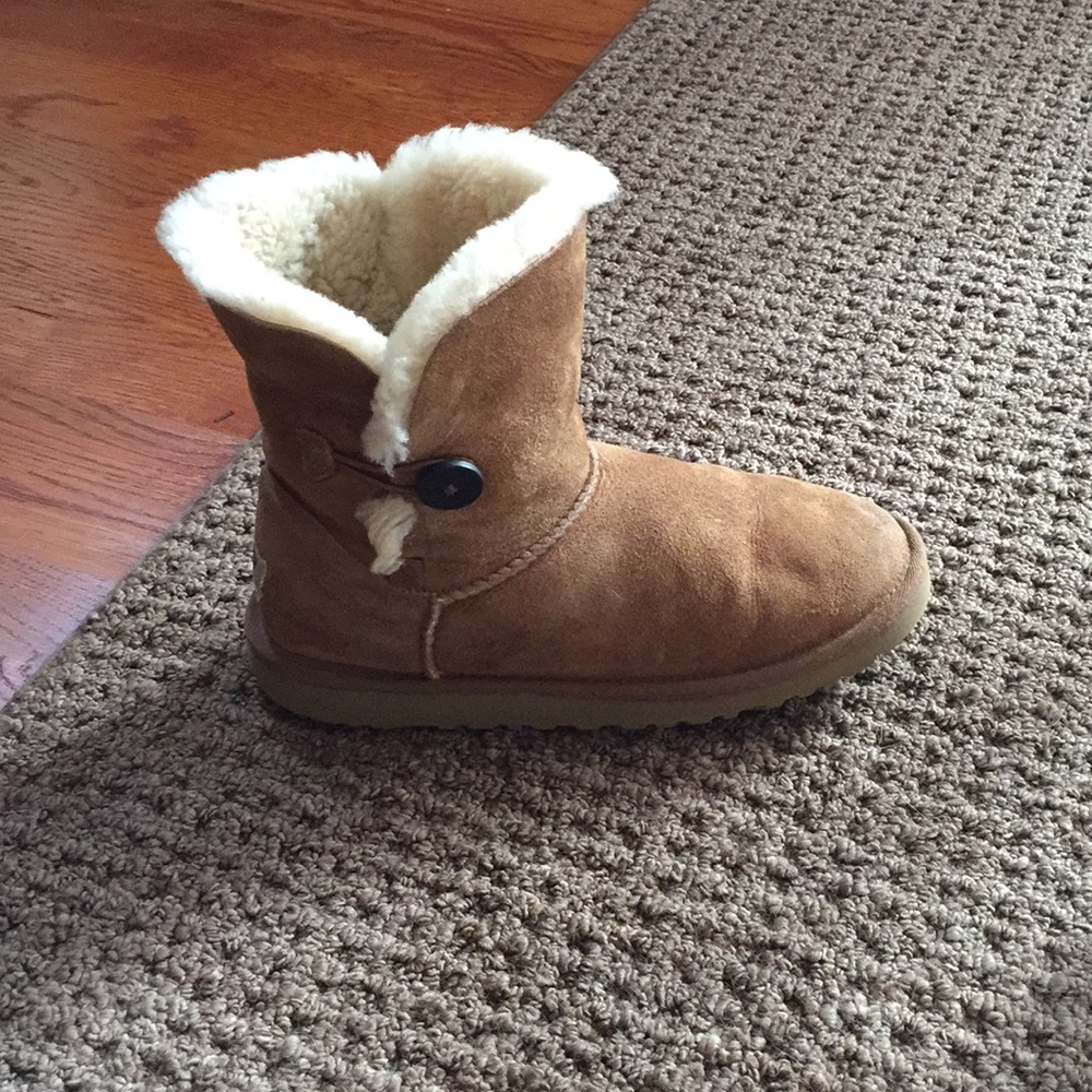 Chestnut Bailey Button Uggs